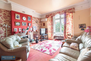 Sitting Room- click for photo gallery